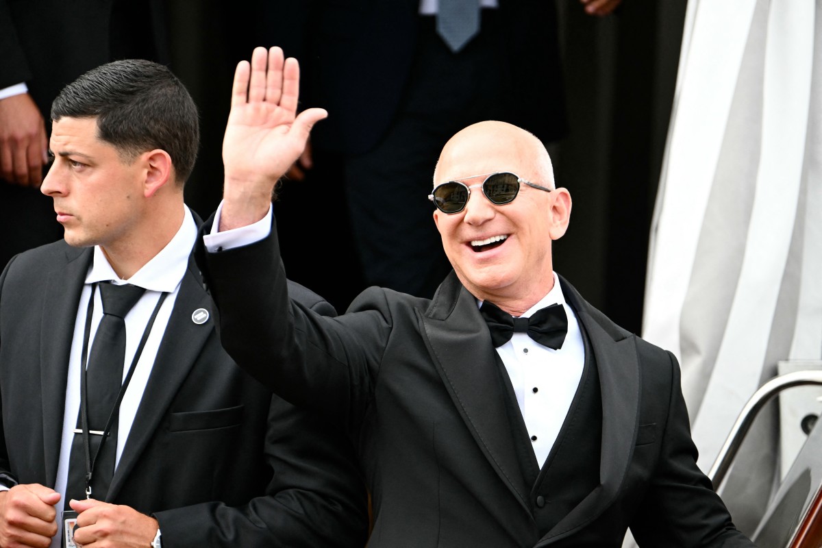 مصممة أزياء تهاجم إطلالة بيزوس في زفافه الفاخر بإيطاليا