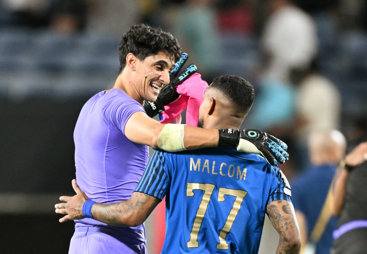 غوارديولا يُشيد ببونو ويكشف نبأ صادمًا بعد السقوط أمام الهلال