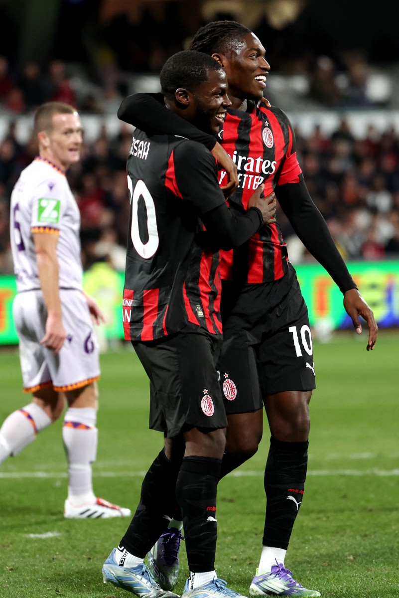 صدمة قوية للميلان.. لياو يغيب عن مباراة افتتاح الدوري الإيطالي