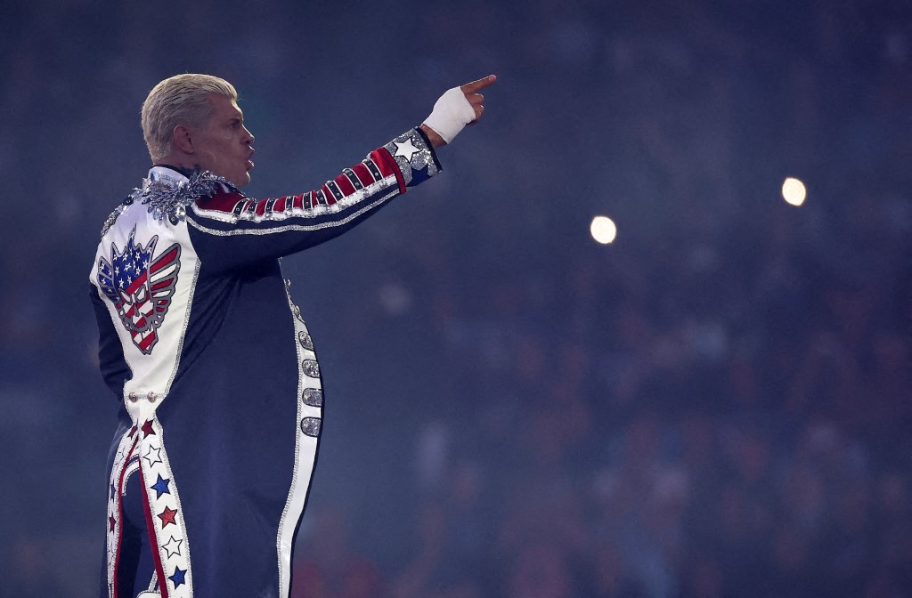 حان وقت الوداع.. سينا يفتح صفحة جديدة بعيدًا عن الحلبة