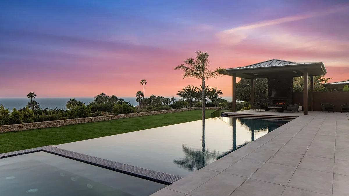 تحفة معمارية في Malibu تعرض للبيع بسعر فريد