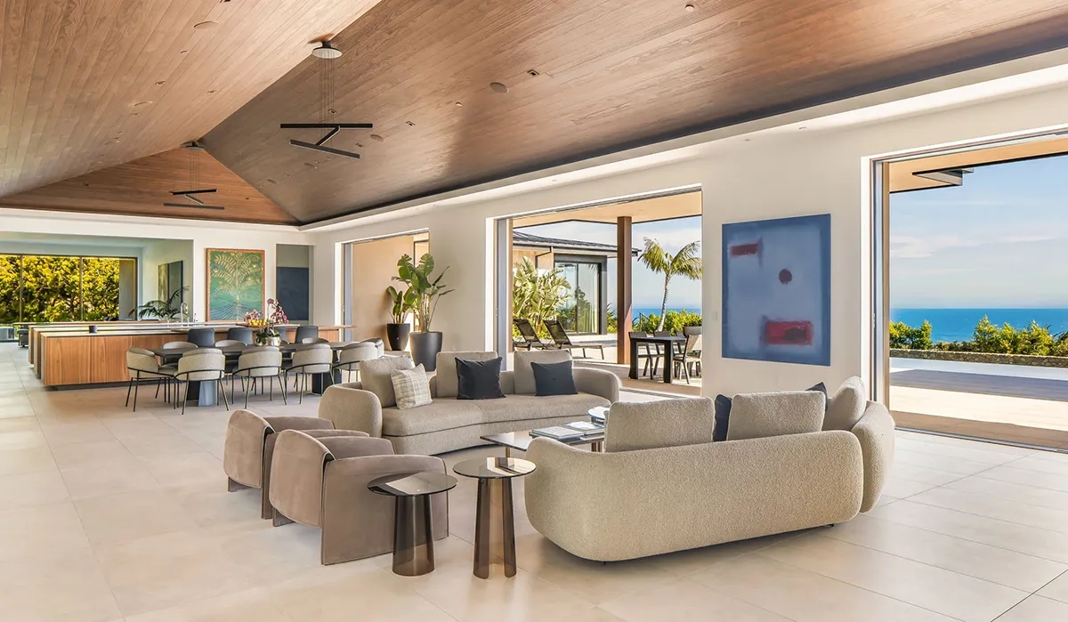 تحفة معمارية في Malibu تعرض للبيع بسعر فريد