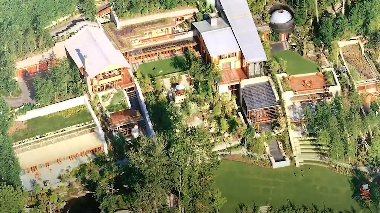 منزل ذكي أم وحش مائي؟ أسرار قصر بيل غيتس