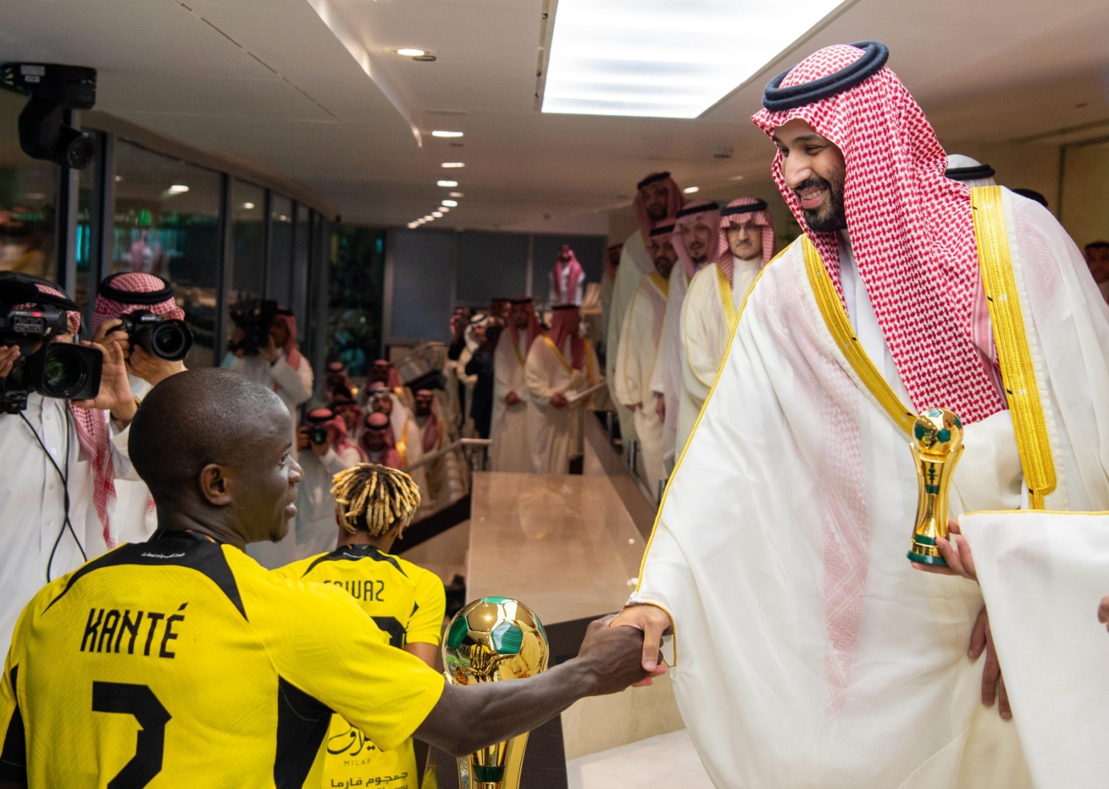 بعد الفوز بالكأس والدوري.. الاتحاد يفتح الباب للنصر للمشاركة الآسيوية
