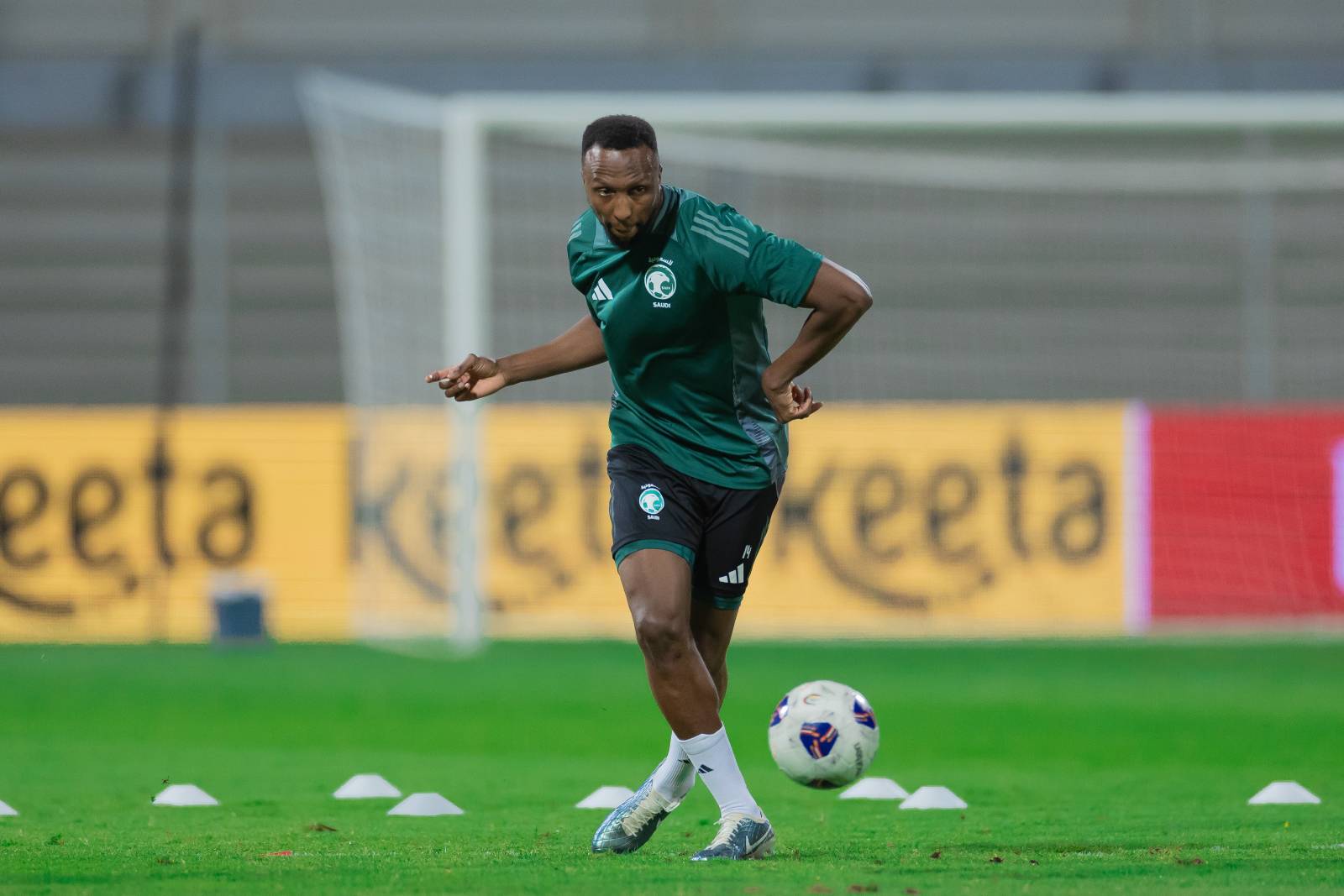 قيمة سوقية تعكس واقع القوة.. مدرب البحرين يثني على المنتخب السعودي