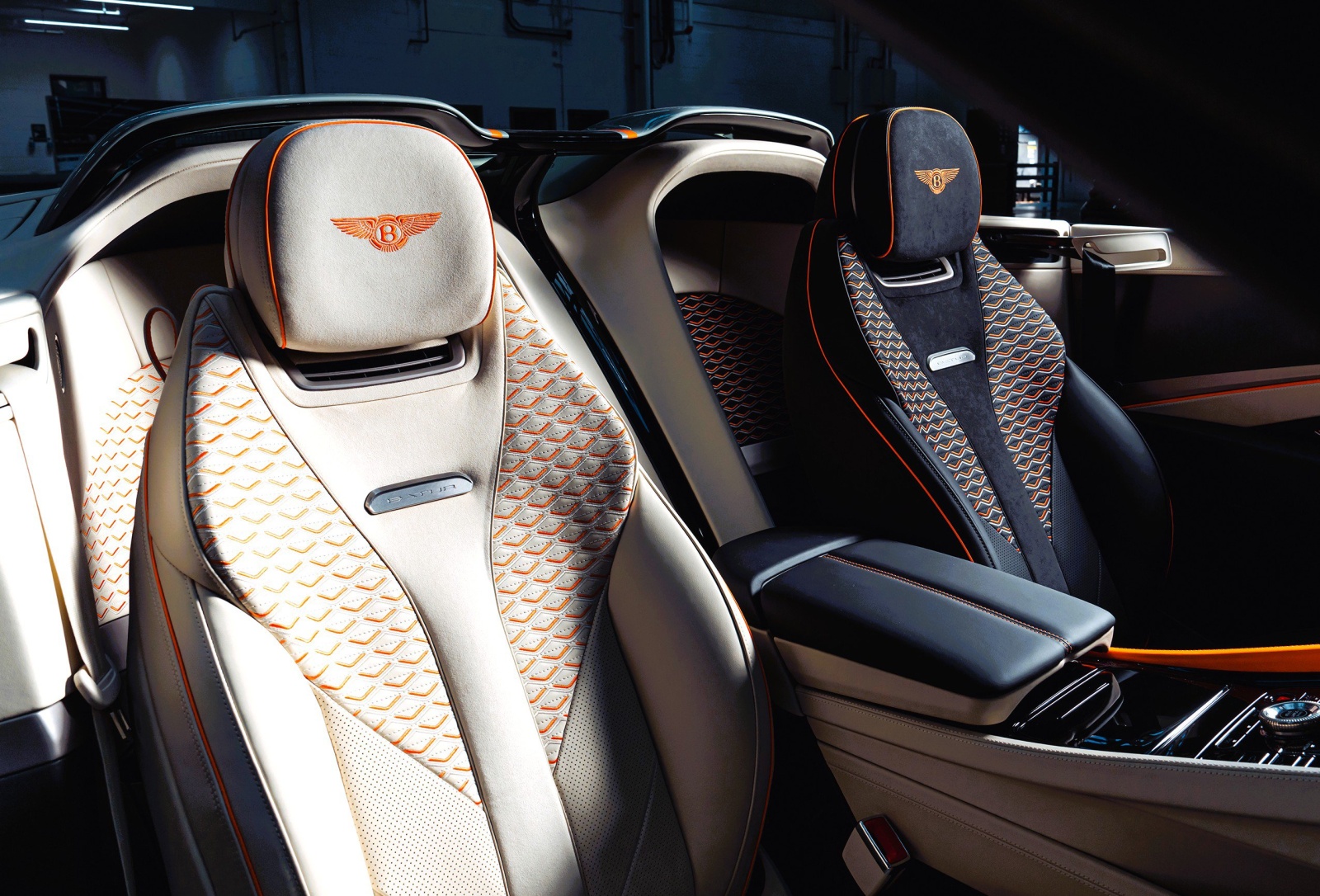 Batur Convertible.. إصدار فريد بمحرك W-12 الأسطوري