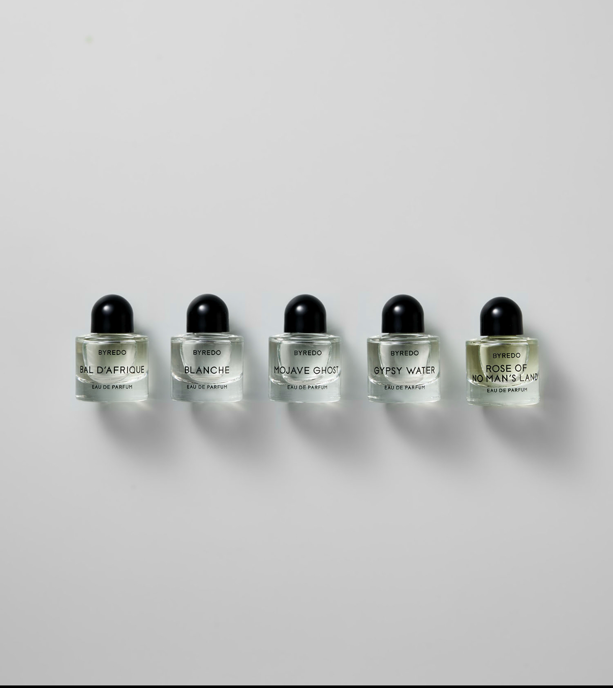 تشكيلة مصغّرة تجمع خمس روائح Byredo الأيقونية، كلّ منها يحكي قصة مختلفة من النقاء، الدفء، والغموض