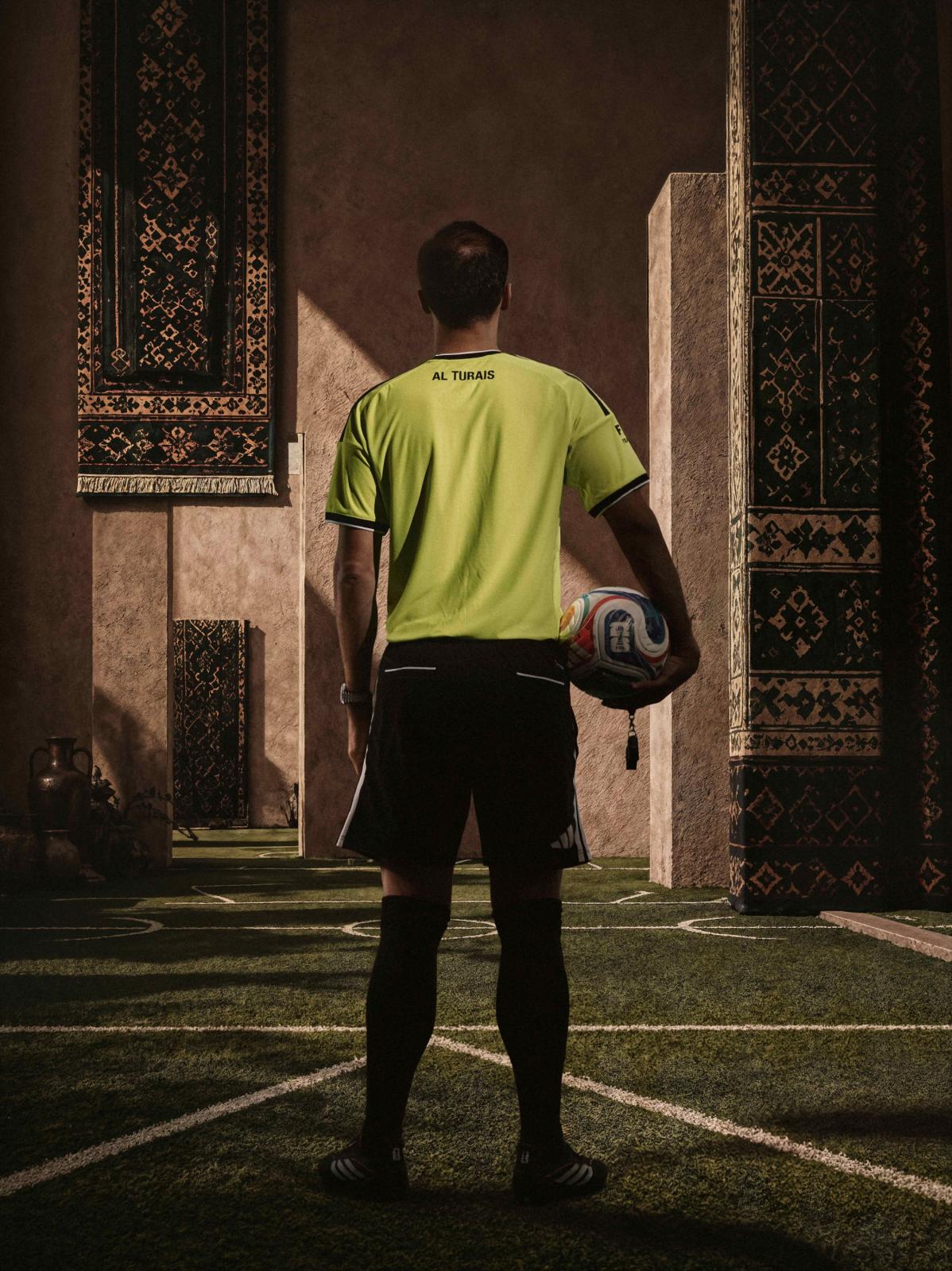 حين تبدأ المباراة تتراجع التفاصيل ويبقى القرار مسؤولية تتطلب الحياد والعدالة مهما بلغت ضغوط اللحظة
