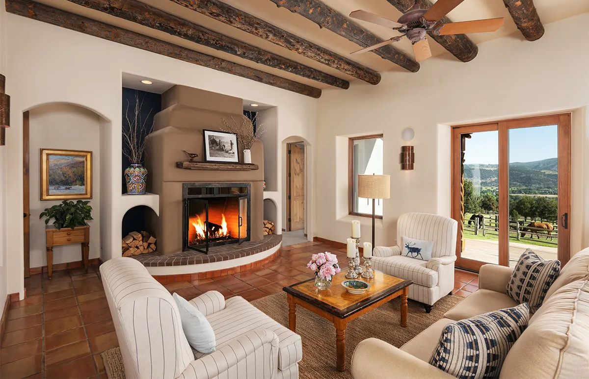 هل تبني قبعة رعاة البقر منزلًا؟ مزرعة Last Chance Ranch تُجيب