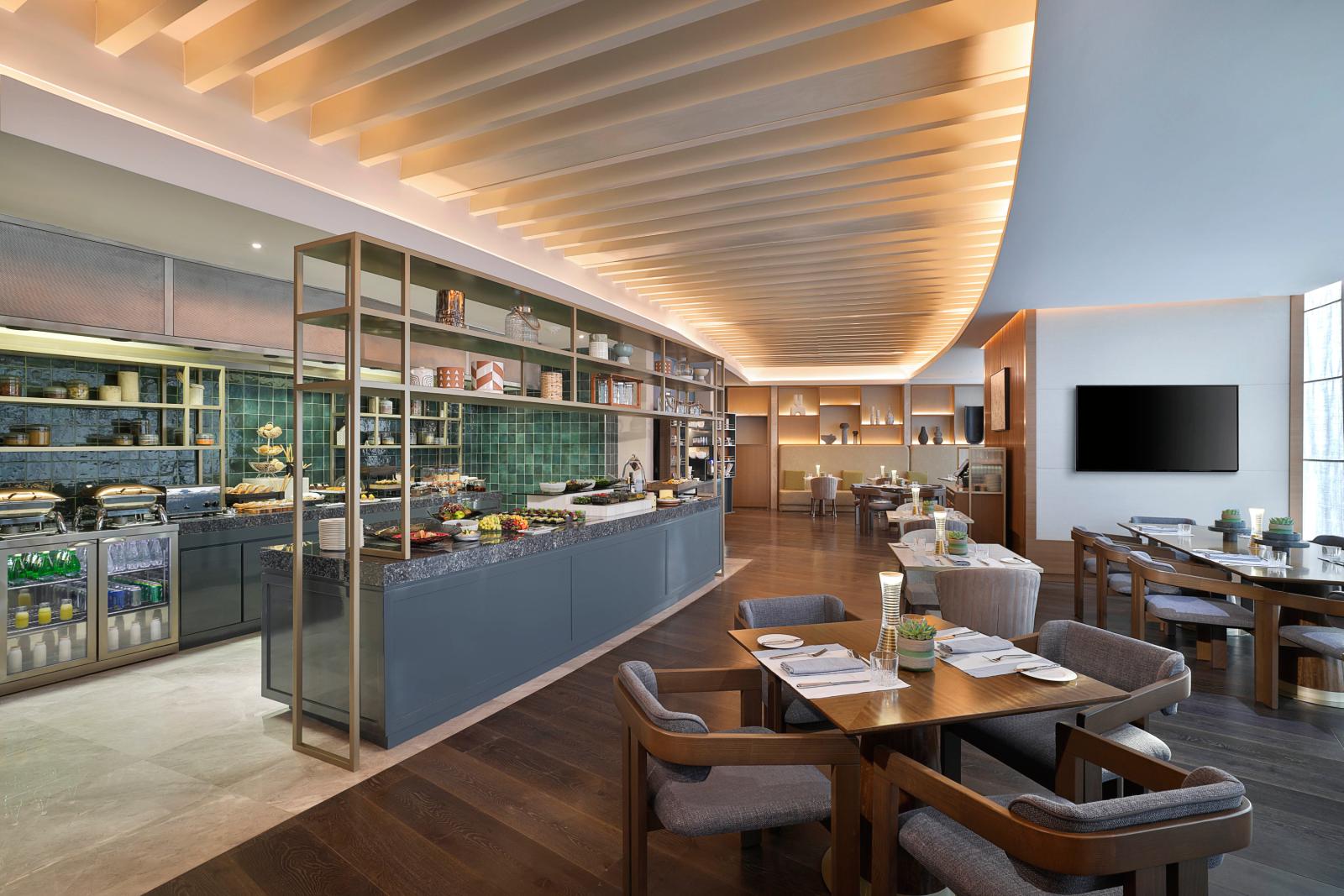 Executive Lounge مساحة تجمع بين الخصوصية والراحة بتصميم عصري يهيئ تجربة إقامة أكثر هدوءا