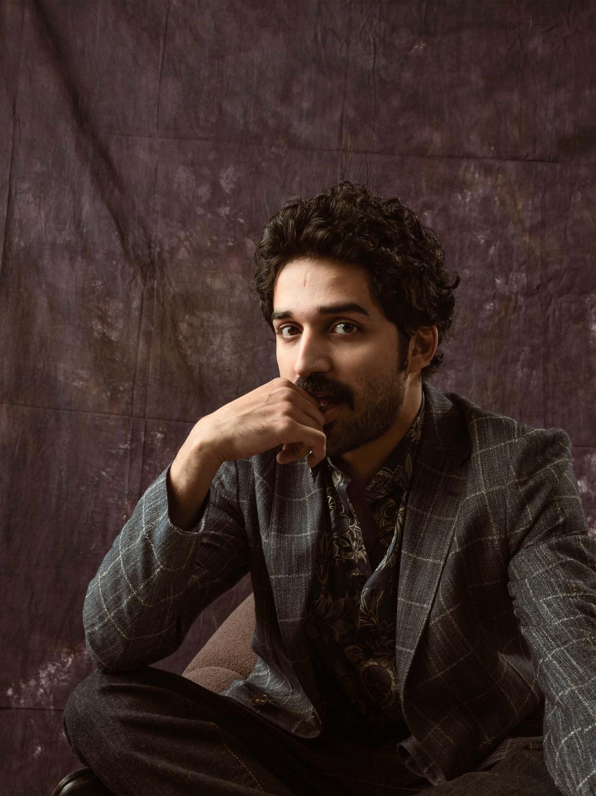 Etro إطلالة تعبر عن أناقة مثقفة وتفاصيل غنية تعكس هوية الدار 