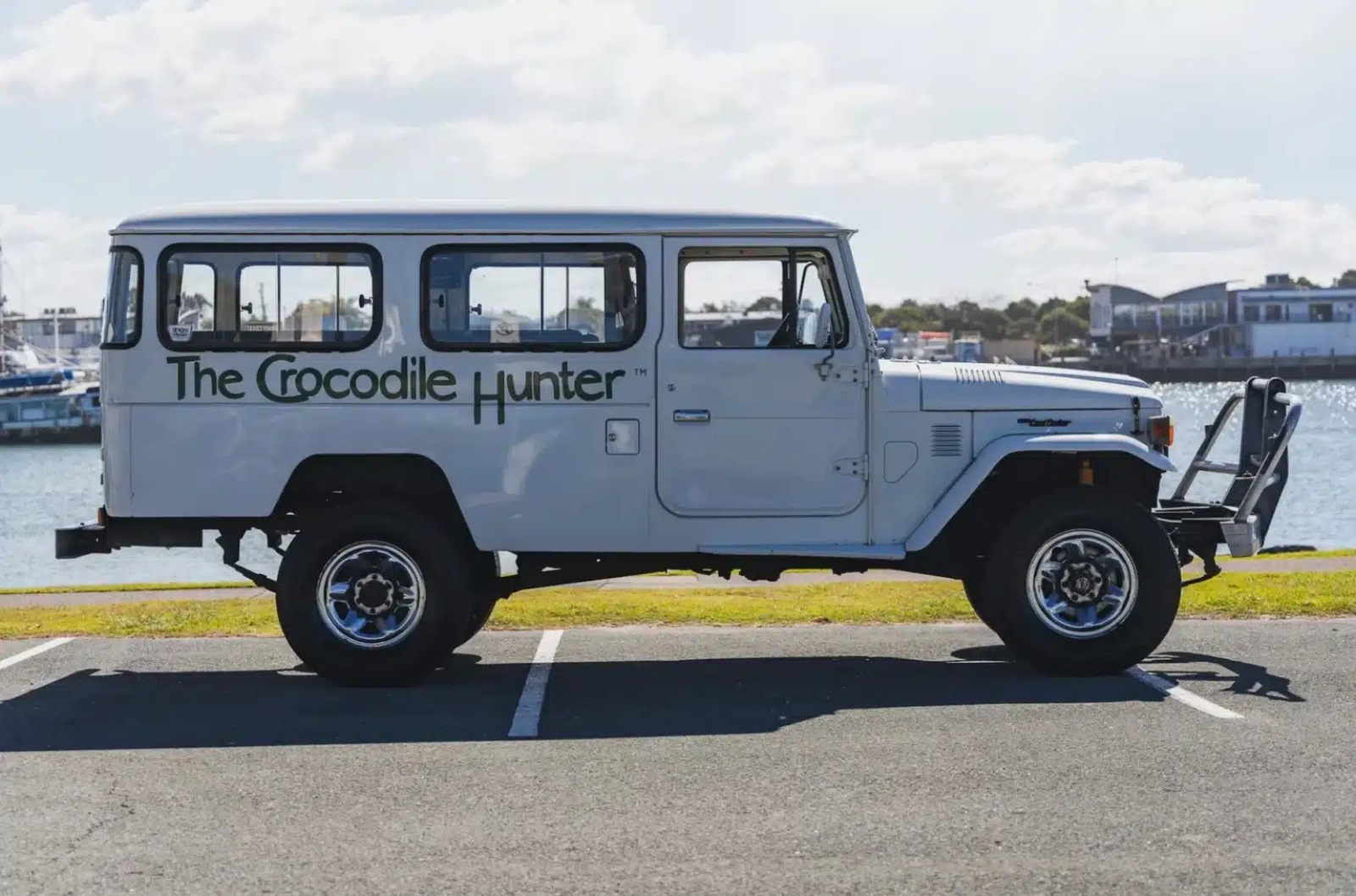 مزاد مرتقب على لاندكروزر "صائد التماسيح" الأسطورية