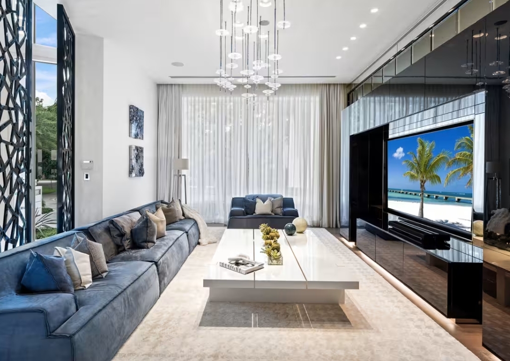 قصر بإطلالة مزدوجة يُعرض للبيع  في فلوريدا مقابل 54.9 مليون دولار