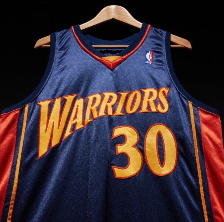 قطعة نادرة من موسم كاري الأول تشعل المزاد