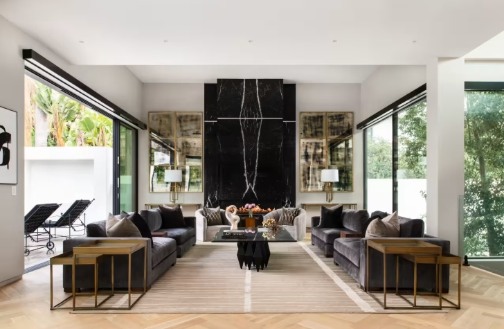 قصر عصري بجوار جيف بيزوس معروض للبيع في بيفرلي هيلز مقابل 19.8 مليون دولار