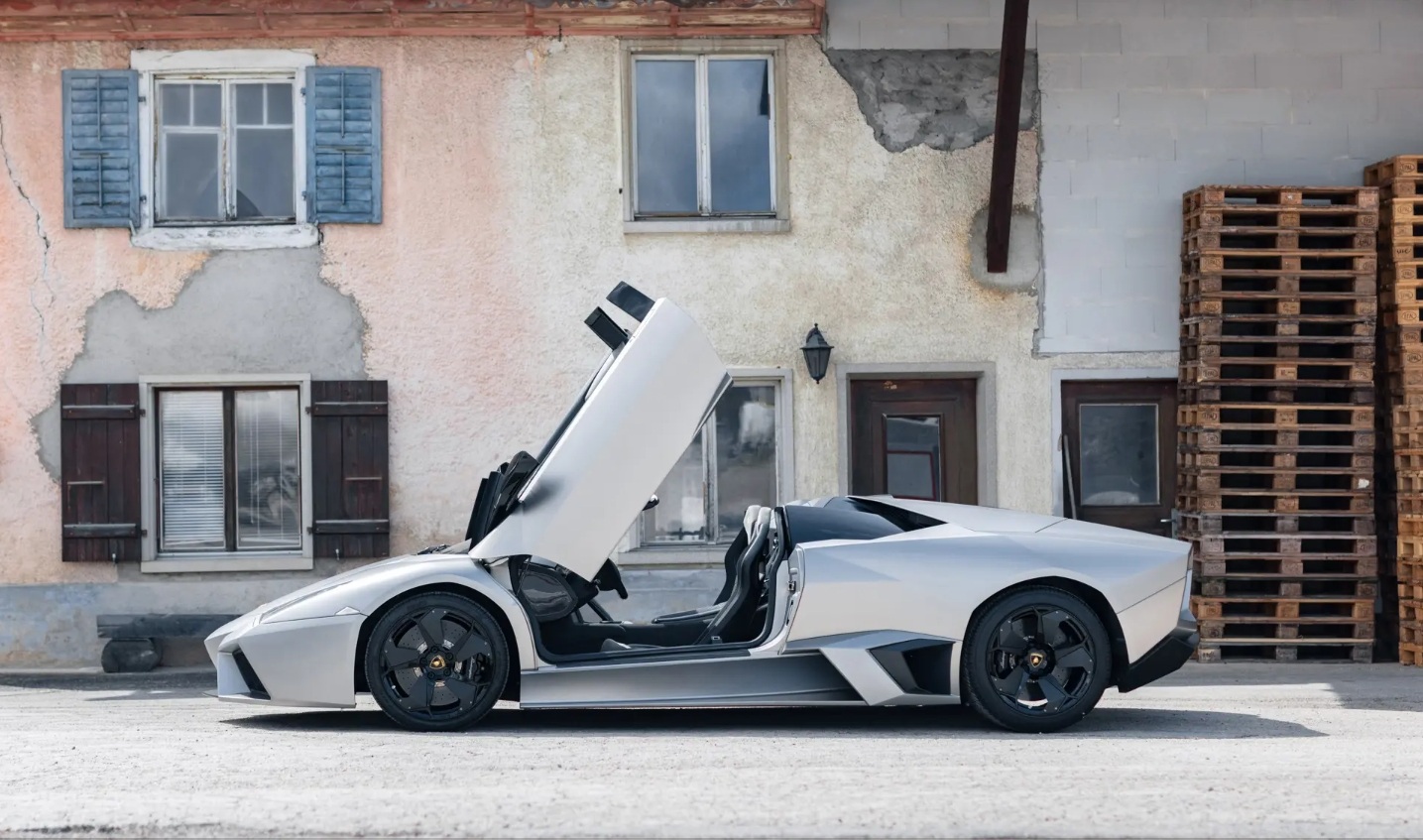 لامبورغيني ريفنتون رودستر 2010: أيقونة نادرة تُعرض بسعر يصل إلى 1.6 مليون يورو