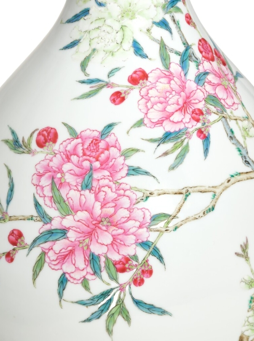 مزهرية صينية إمبراطورية بسعر خيالي في مزاد هونغ كونغ