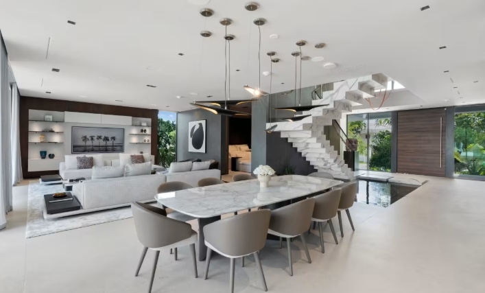 قصر حديث ببيت ضيافة رياضي في نورث ميامي ينتقل إلى مالك جديد