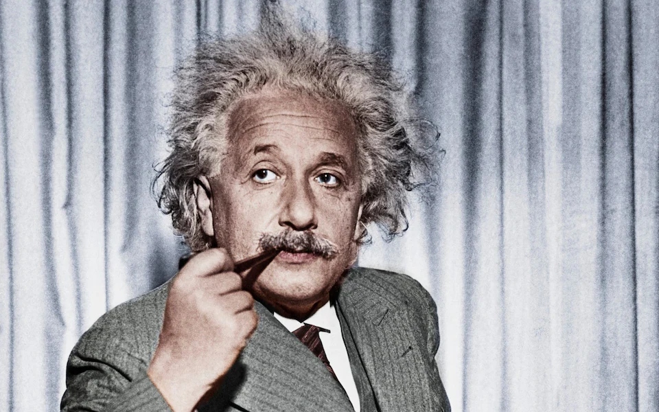 مزاد يعرض كمان أينشتاين لأول مرة.. والسعر يلامس 300 ألف جنيه إسترليني