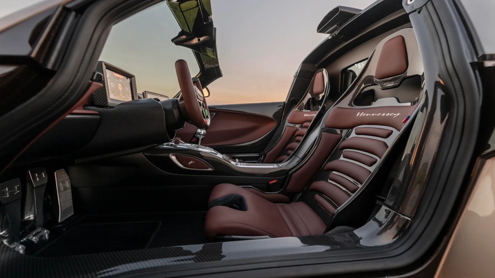 Venom F5 LF.. أسطورة Hennessey الجديدة بقوة هائلة (فيديو)