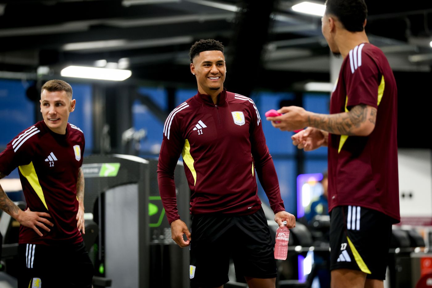 لاعبو فريق أستون فيلا