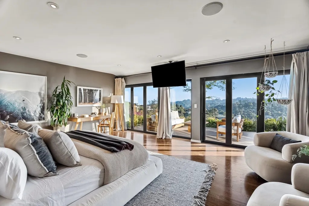 كريس إيفانز يعرض قصره في هوليوود هيلز للبيع مقابل7 مليون دولار