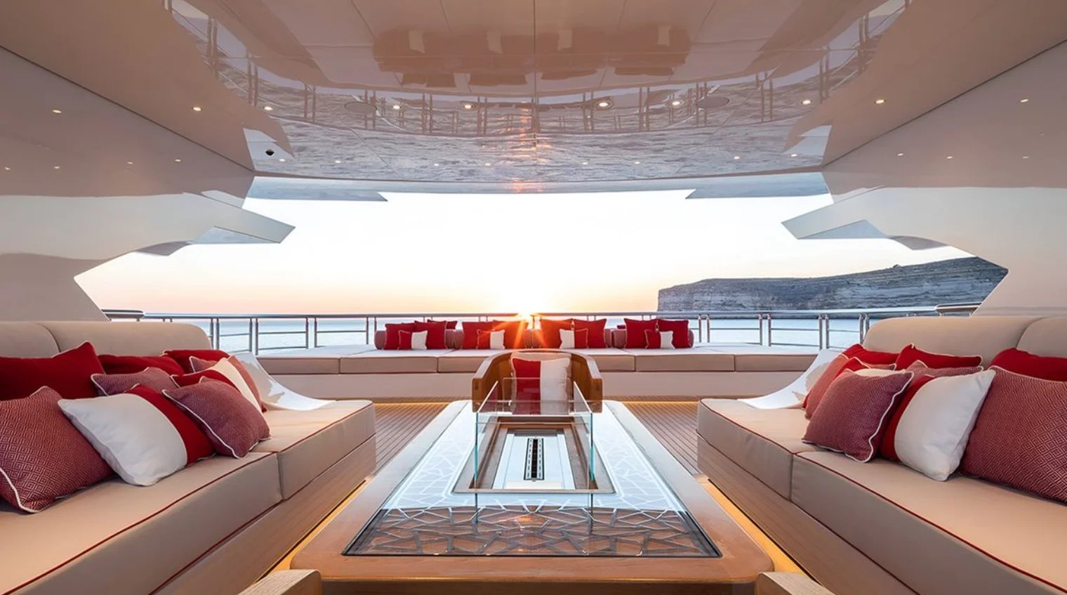 بيل غيتس يحتفل بعيد ميلاده على متن اليخت الفاخر "Mar"