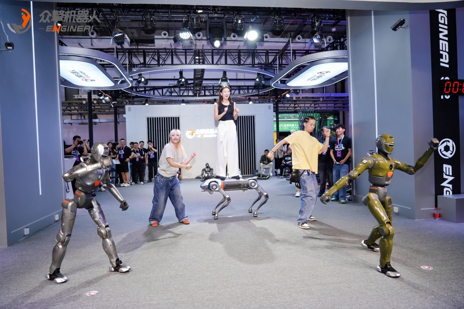 مؤتمر الروبوتات العالمي 2025: EngineAI تكشف عن ابتكارات مدهشة في مجال الروبوتات الشبيهة بالبشر