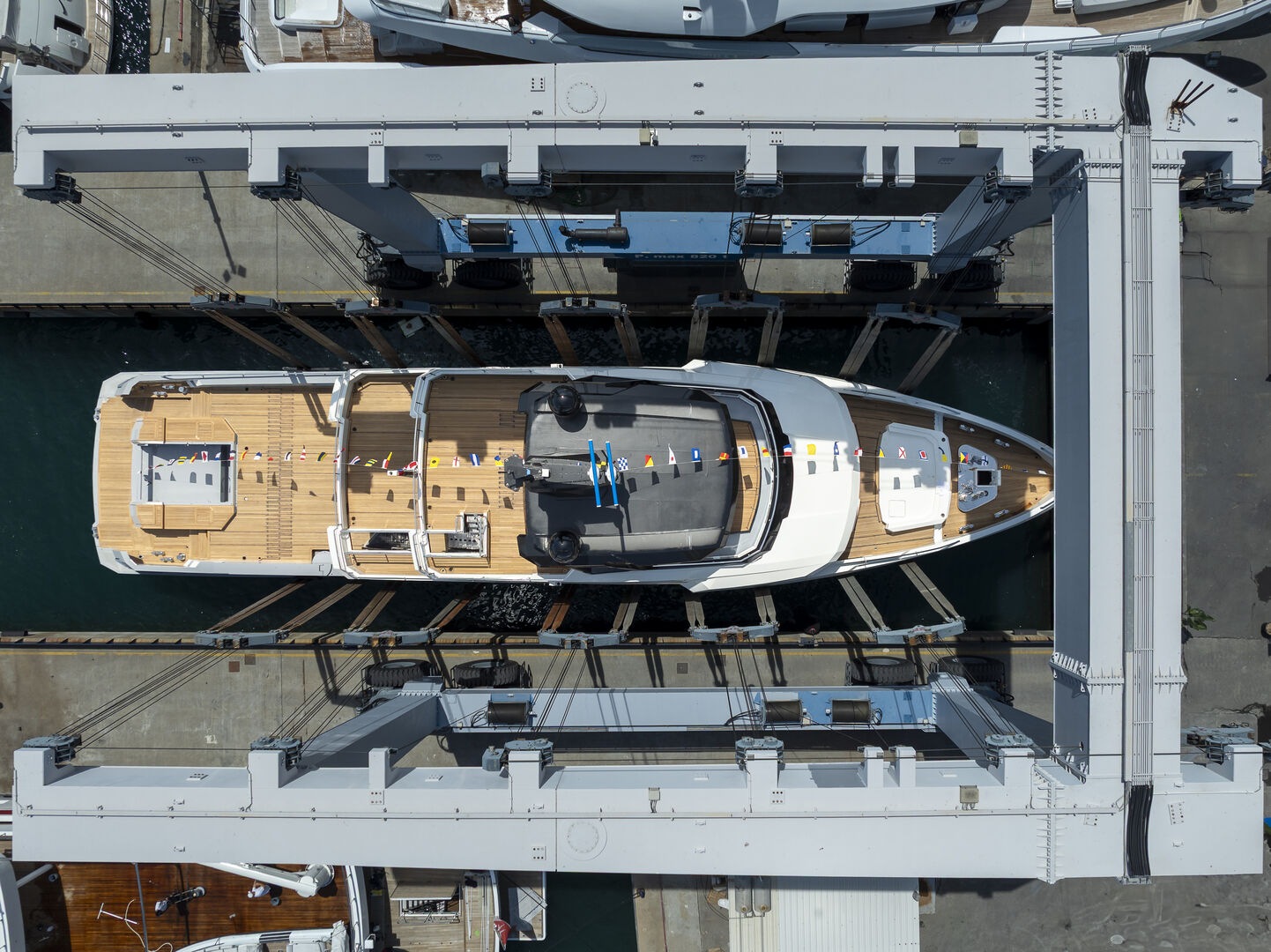 Columbus تطلق اليخت Big Naan بتصميم عصري ومدى إبحار طويل