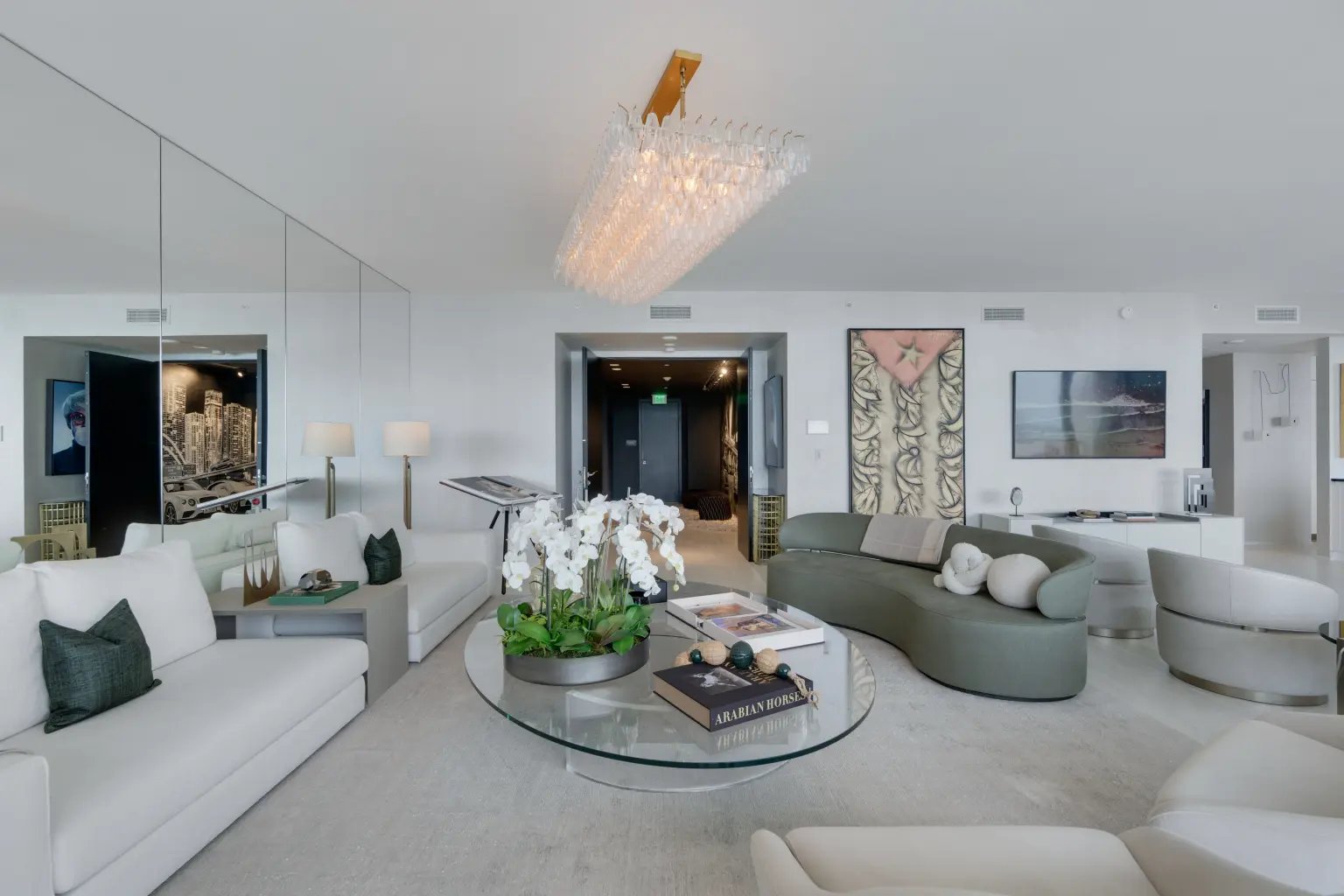 برج One Thousand Museum: منزل بتصميم استثنائي للبيع 