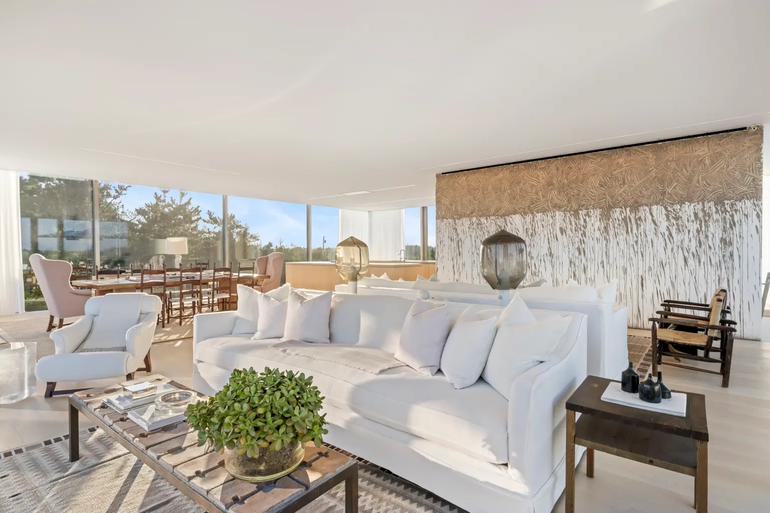 ريد كراكوف يعرض قصره الزجاجي في هامبتون مقابل 49.5 مليون دولار