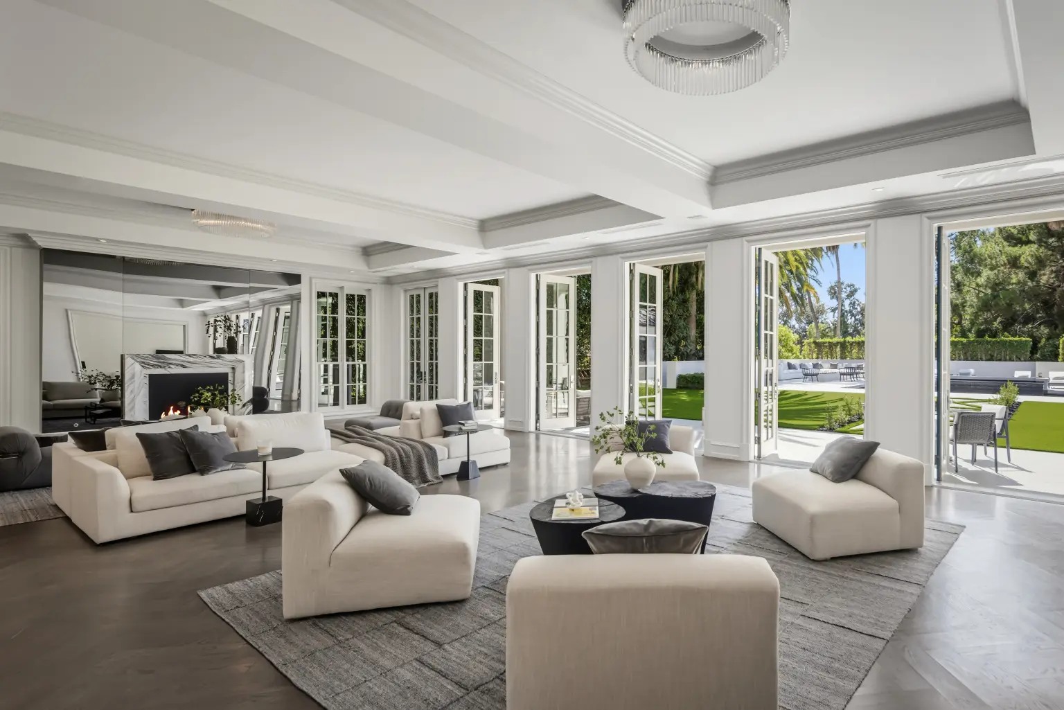 منزل فلويد مايويذر في بيفرلي هيلز يعود إلى السوق بسعر 32 مليون دولار