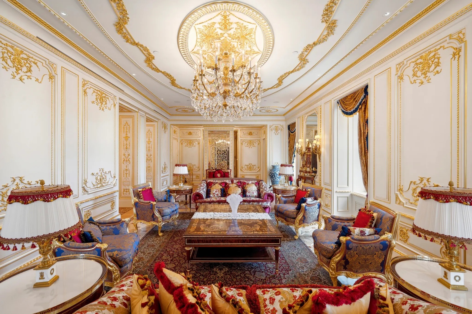 بيع شقة  في فندق بلازا بنيويورك لملياردير روسي بـ21 مليون دولار