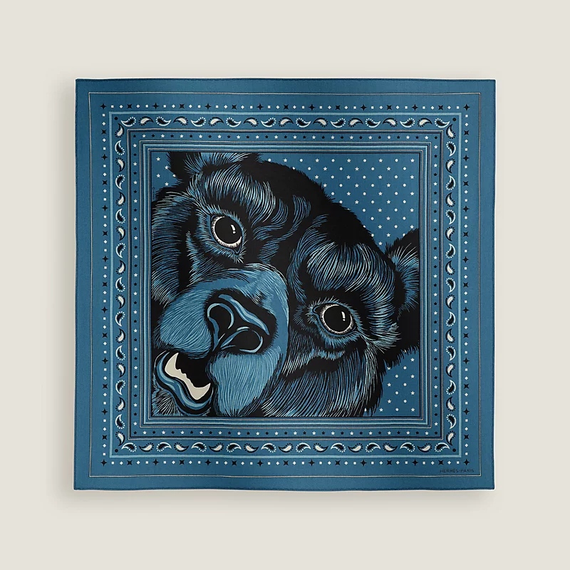 ربطة Bandana بنمط Grrrrr! من علامة هيرمس Hermes - المصدر : Hermes 