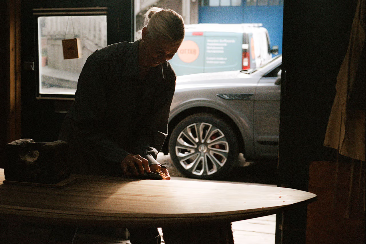 Bentley تكشف عن لوح ركوب أمواج فاخر بالتعاون مع Otter Surfboards