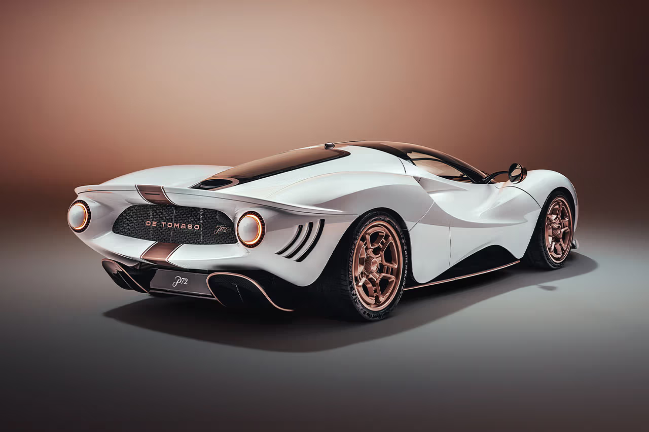 De Tomaso P72 تعود رسميًا بروح كلاسيكية وقوة 700 حصان