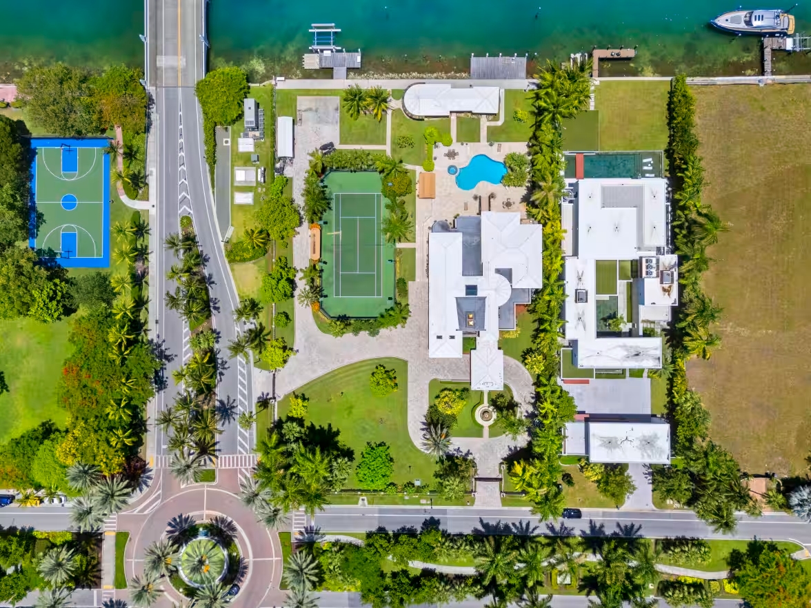 عقار فاخر بمساحة شاسعة يطرح للبيع في ميامي بـ59 مليون دولار