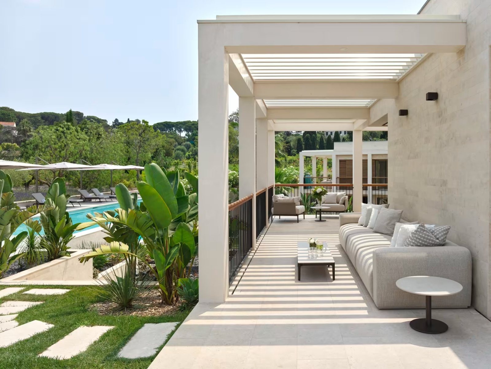 البحر يلهم تصميم قصر فاخر في الريفييرا الفرنسية بقيمة 60 مليون دولار