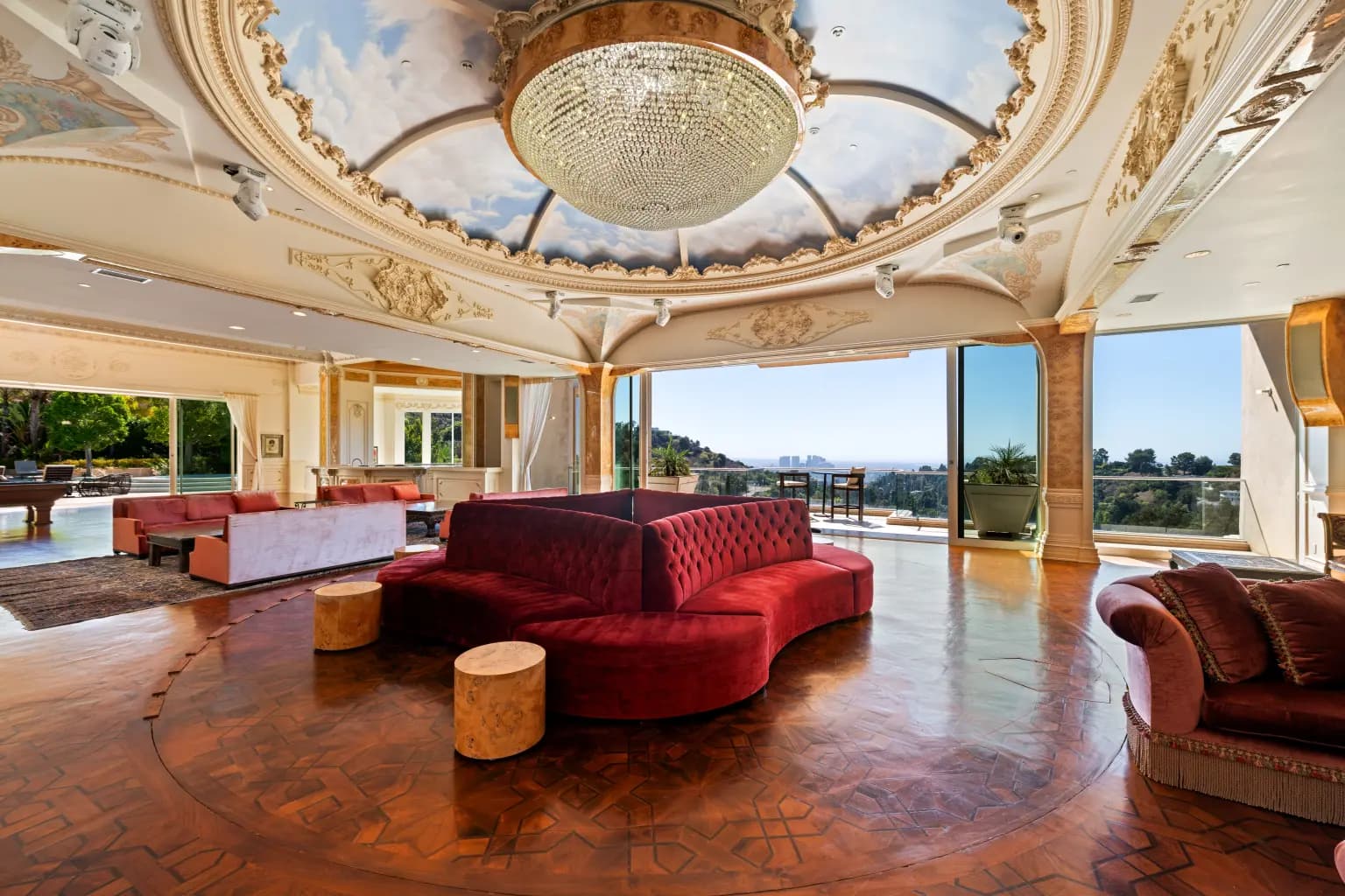 بقيمة 195 مليون دولار.. قصر بالاسو دي آمور يعود للسوق العقاري