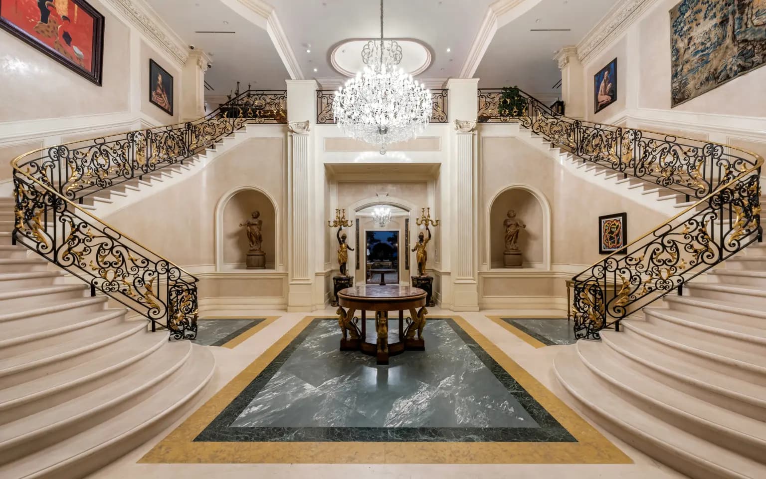 بقيمة 195 مليون دولار.. قصر بالاسو دي آمور يعود للسوق العقاري