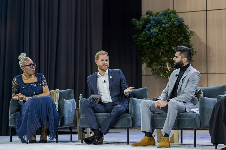 اول ظهور علني للامير هاري بعد خسارته الطعن القانوني لاستعادة أمنه