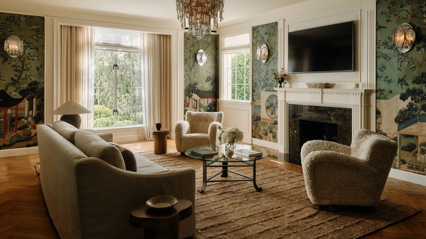 قصر  النجمة Ann Rutherford يُعرض للبيع مقابل 42 مليون دولار