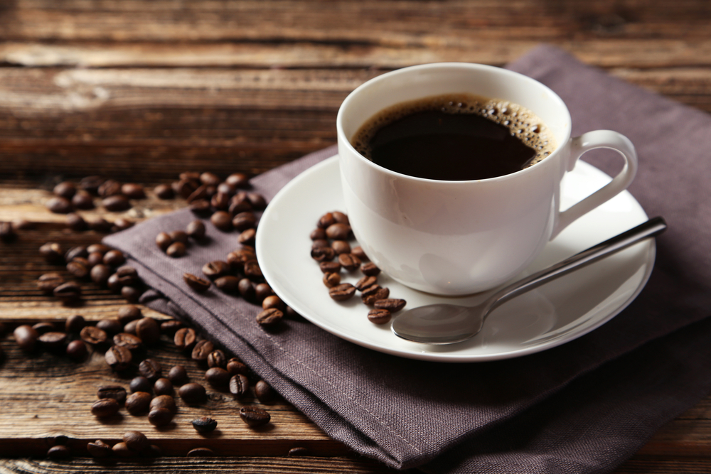 دراسة حديثة تحذر: شرب القهوة الساخنة يضاعف خطر السرطان