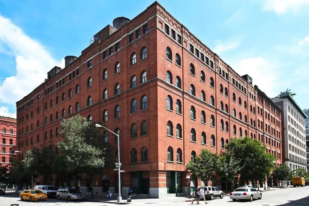 جيك جيلنهال يربح ملايين بصفقة عقارية في قلب مانهاتن