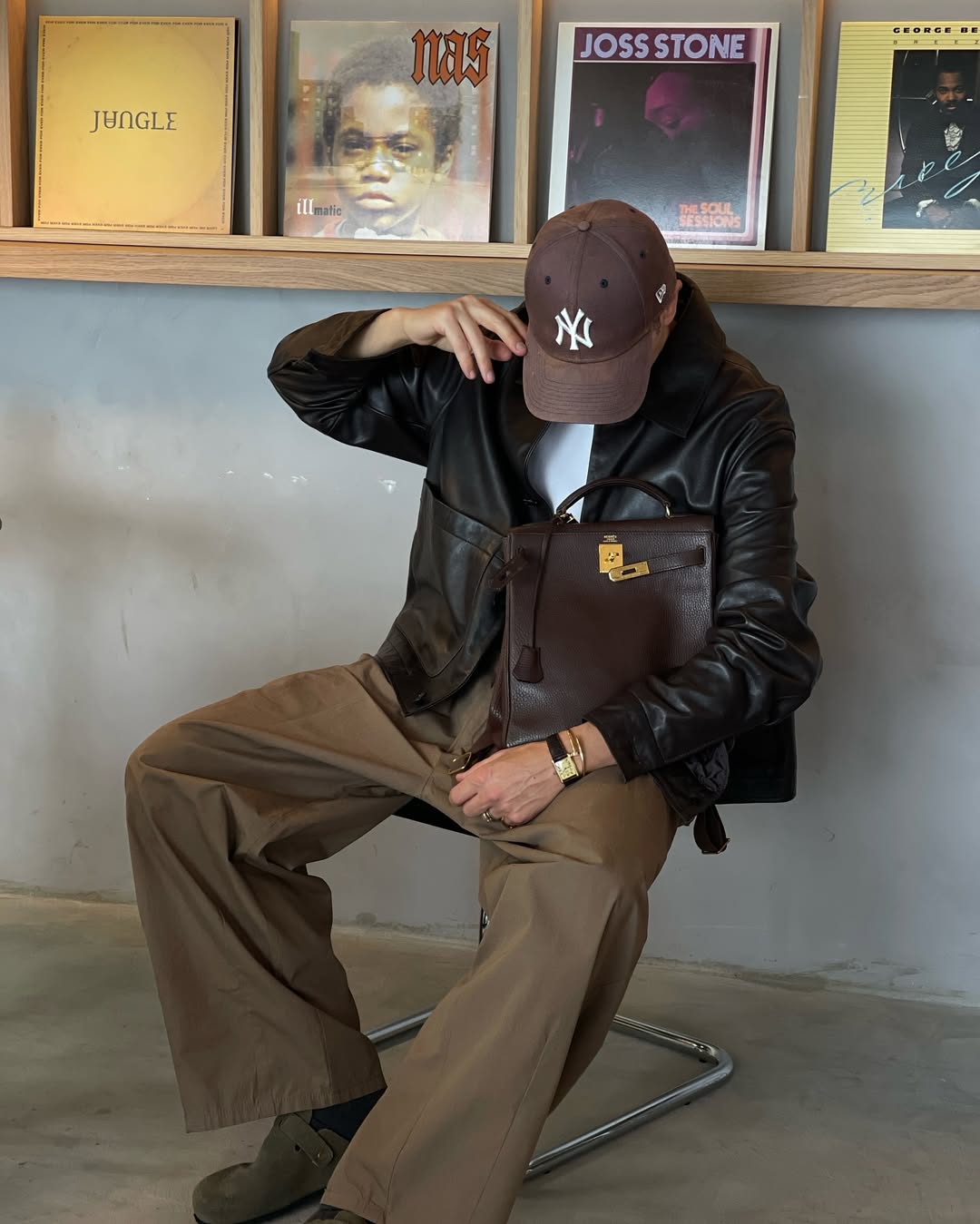 مؤثّر الموضة بيركن بوي يرتدي حقيبة كيلي من علامة هيرمس Hermes 