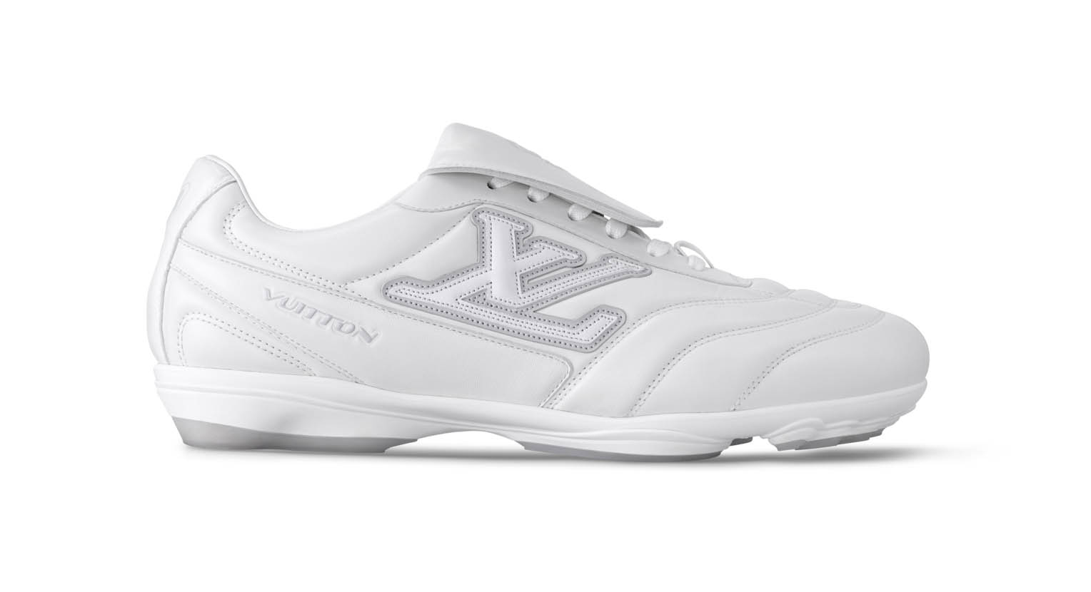  حذاء رياضي  LV Footprint Soccer Sneaker من Louis Vuitton يمثل روح العالمية والراحة