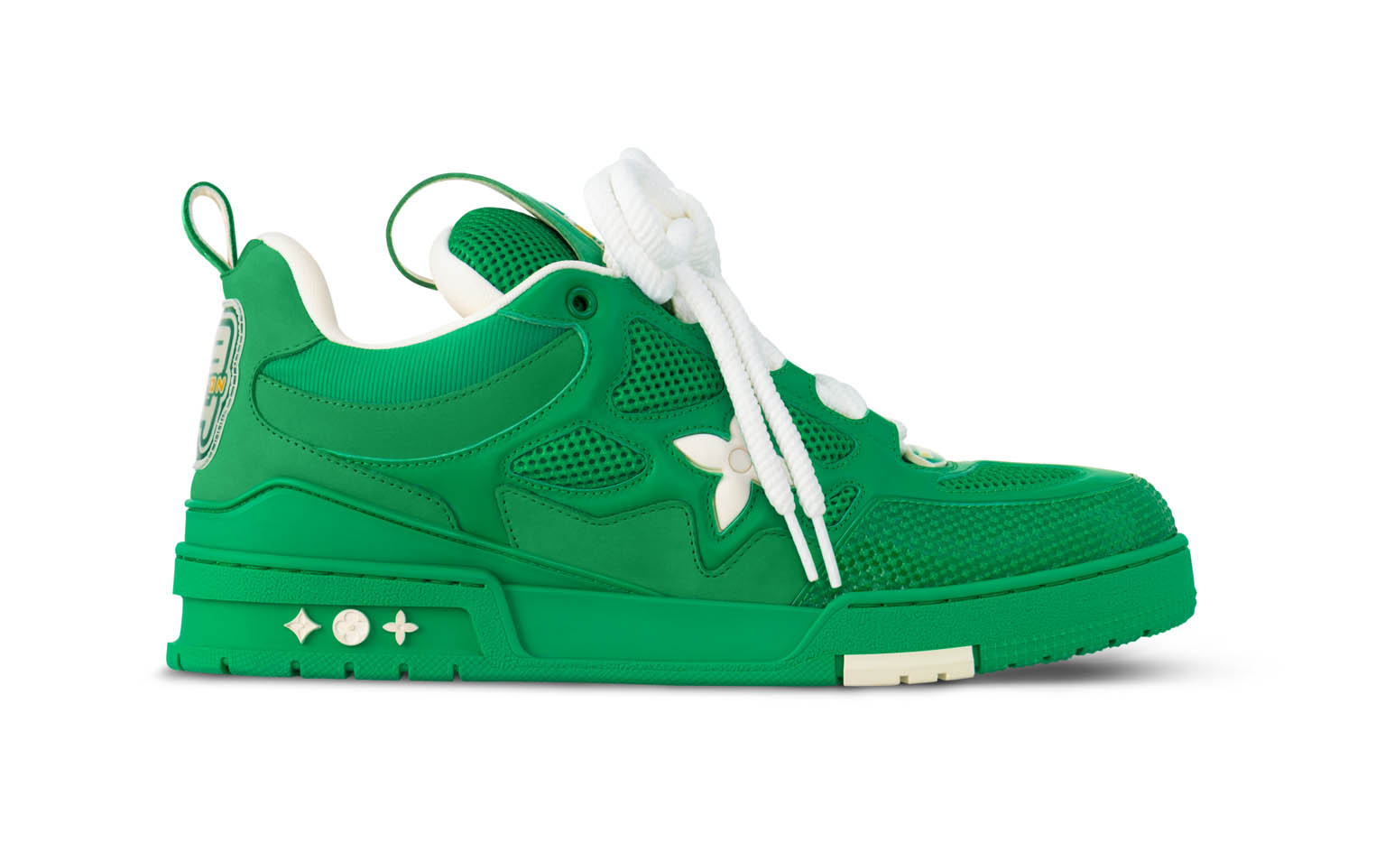 حذاء رياضي LV Skate Sneaker باللون الأخضر، يتميز بلسانه المبالغ فيه المستوحى من أحذية التزلج في التسعينيات
