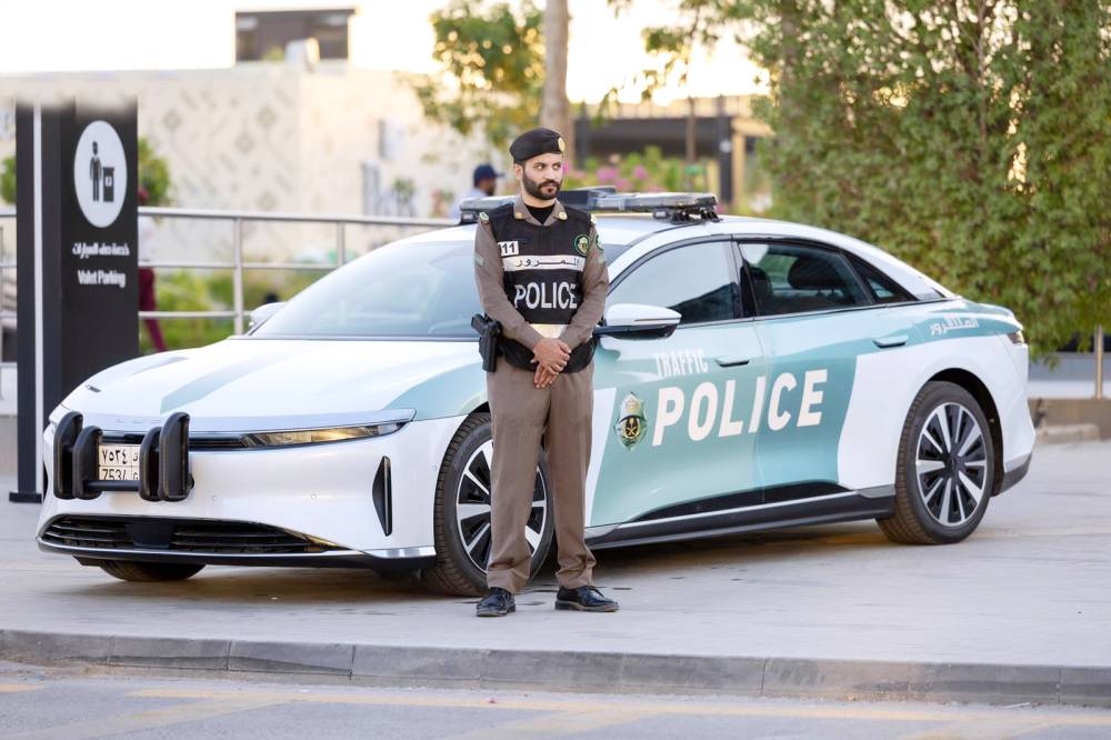 المرور السعودي يُطلق خدمة جديدة للسيارات الرياضية عبر "أبشر"