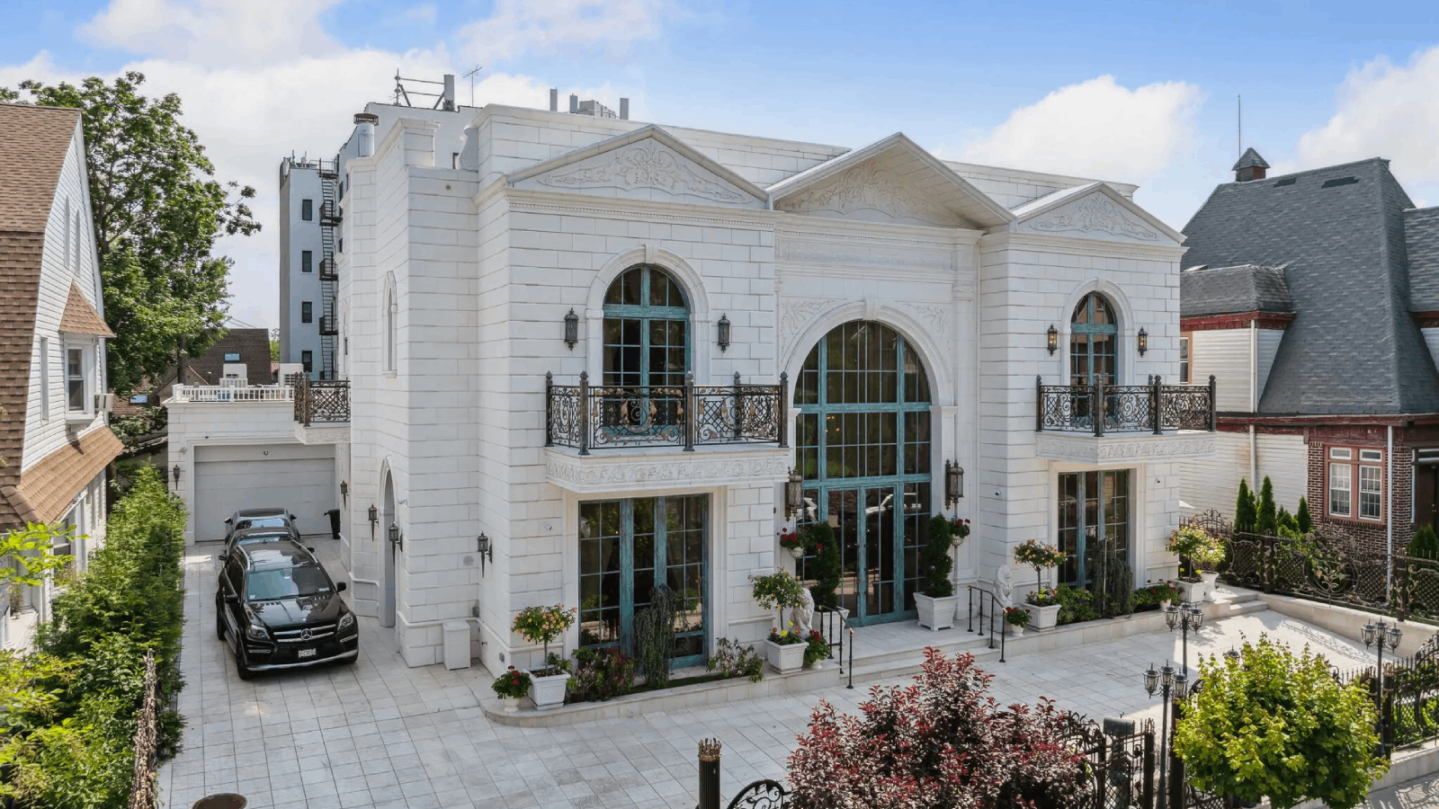 منزل مستوحى من العمارة الأوروبية الكلاسيكية في بروكلين  يطرح مقابل 25 مليون دولار