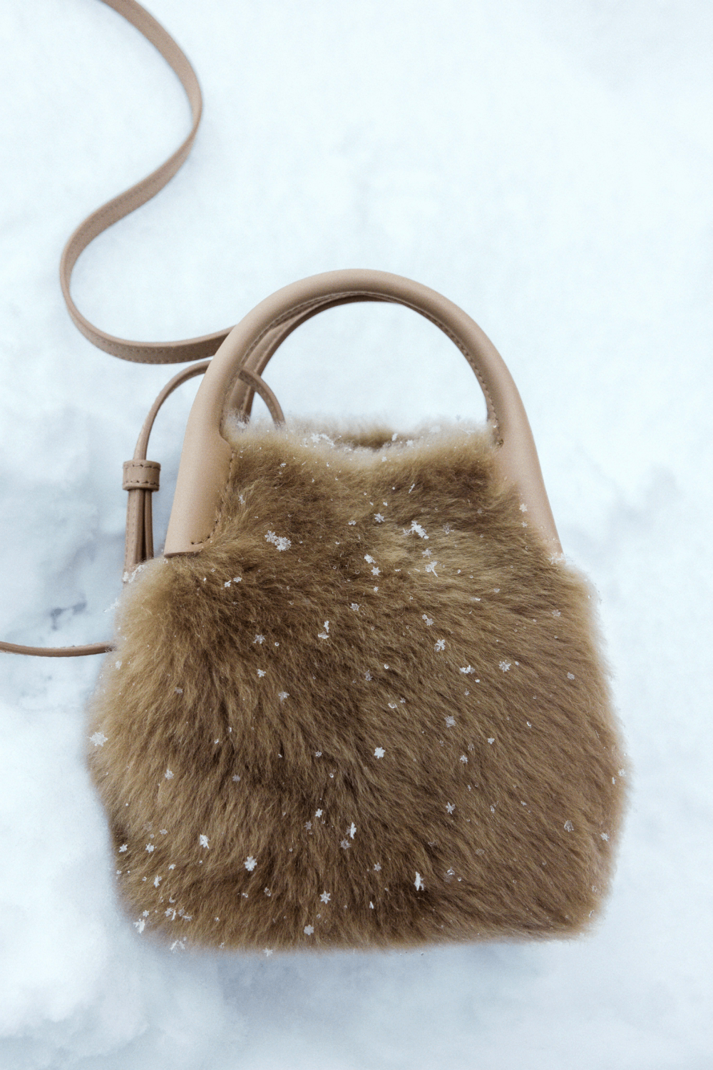 حقيبة مبتكرة من توقيع Loro Piana لـBergdorf Goodman